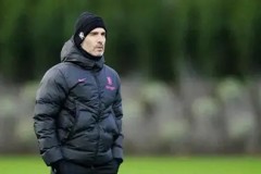 皇马2亿欧元加盟巨星成笑柄，转会费成足坛谈资，离队传闻不断